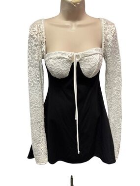 1182 / Fashion Nova Emilina Lace Mini Dress Women’s Size Small NWT